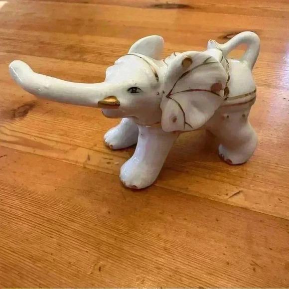 Porcelain with gold elephant figurine - Picture 4 of 5